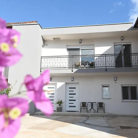 Karlo Apartment