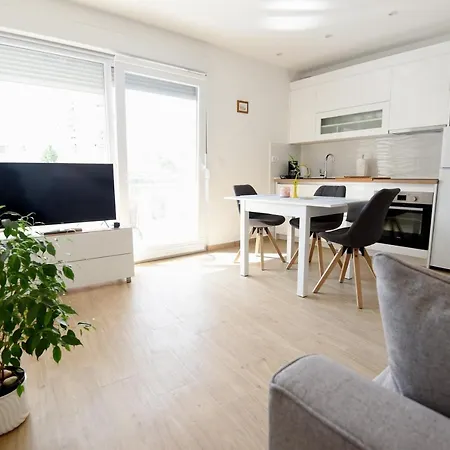 Karlo Apartment *